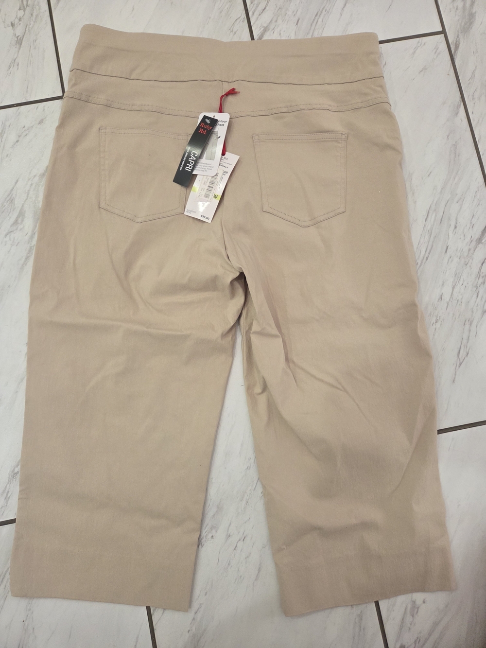 Ruby Rd. Beige Khaki Capri Pants.